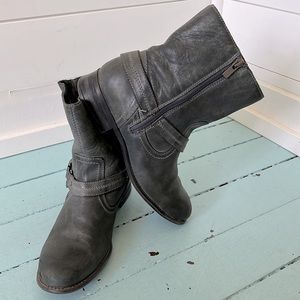 Blondo 8W Aqua Protect Distressed grey leather moto cowboy short boot